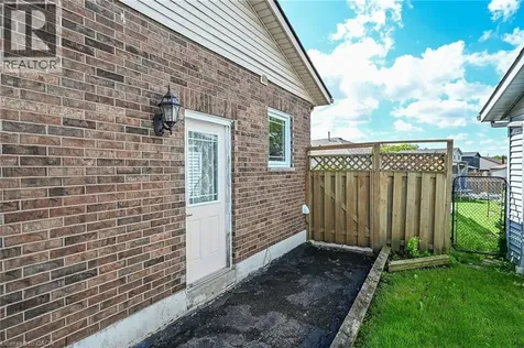 26 Mcmaster Drive Caledonia ON N3W 1G9