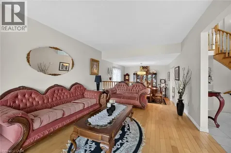 26 Mcmaster Drive Caledonia ON N3W 1G9