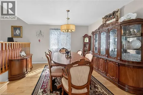 26 Mcmaster Drive Caledonia ON N3W 1G9