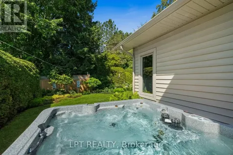38 Glendenning Drive Ottawa ON K2H 7Y9