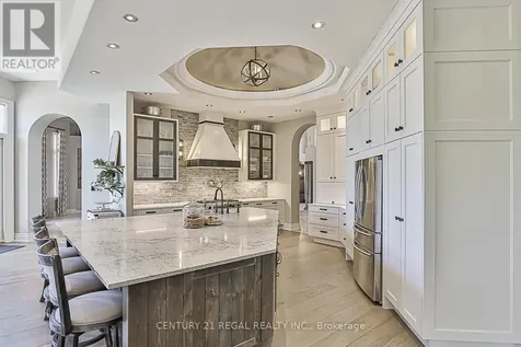 16 Lake Woods Drive Whitchurch-stouffville ON L4A 1P9