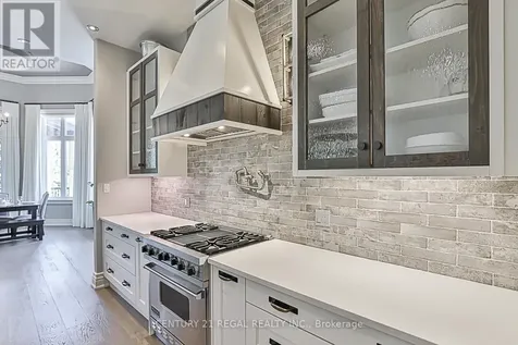16 Lake Woods Drive Whitchurch-stouffville ON L4A 1P9