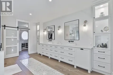 16 Lake Woods Drive Whitchurch-stouffville ON L4A 1P9