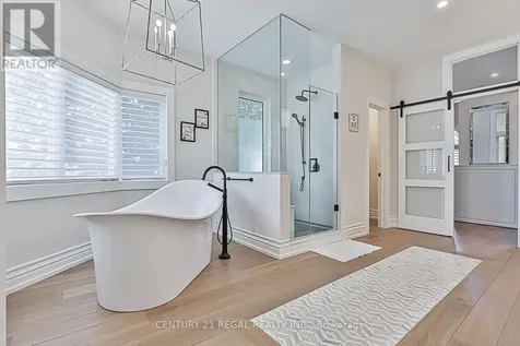 16 Lake Woods Drive Whitchurch-stouffville ON L4A 1P9