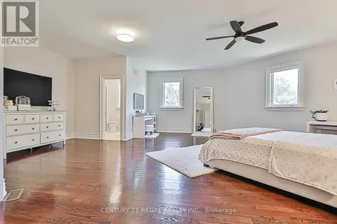 16 Lake Woods Drive Whitchurch-stouffville ON L4A 1P9