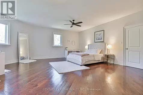 16 Lake Woods Drive Whitchurch-stouffville ON L4A 1P9
