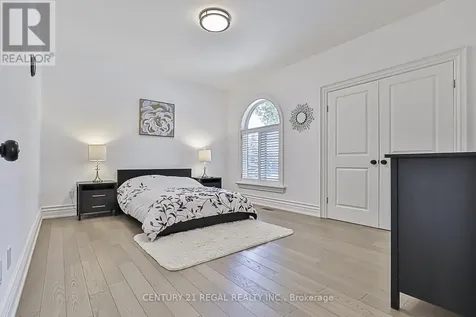 16 Lake Woods Drive Whitchurch-stouffville ON L4A 1P9