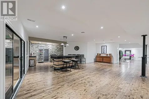 16 Lake Woods Drive Whitchurch-stouffville ON L4A 1P9