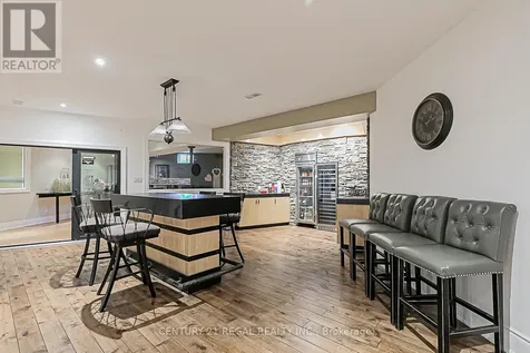 16 Lake Woods Drive Whitchurch-stouffville ON L4A 1P9