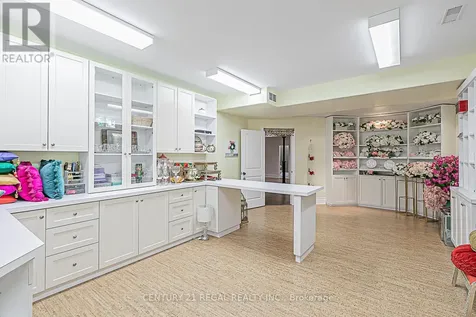 16 Lake Woods Drive Whitchurch-stouffville ON L4A 1P9