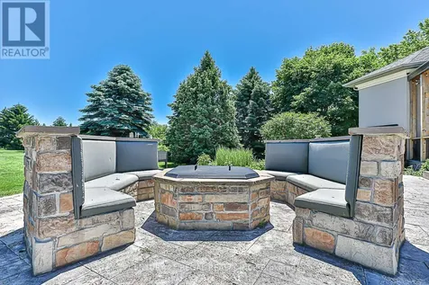 16 Lake Woods Drive Whitchurch-stouffville ON L4A 1P9