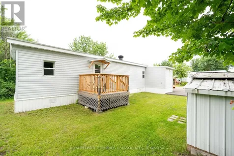 73 Pinehurst Estates Petawawa ON K8H 2H2