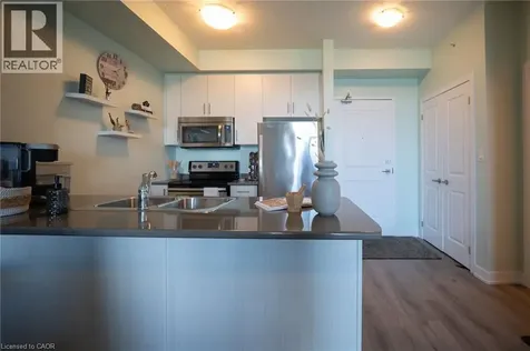 35 Southshore Crescent Hamilton ON L8E 0J2