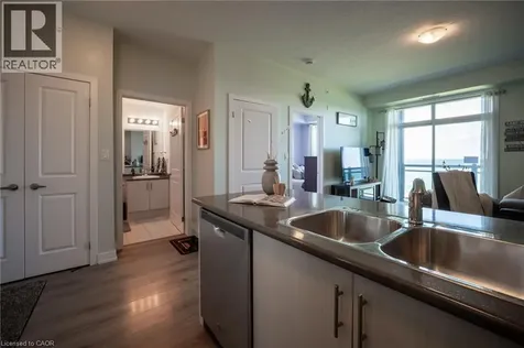 35 Southshore Crescent Hamilton ON L8E 0J2