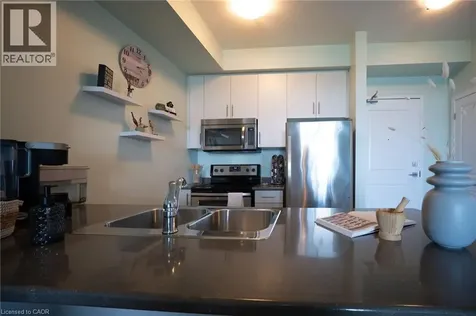 35 Southshore Crescent Hamilton ON L8E 0J2