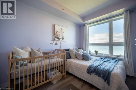35 Southshore Crescent Hamilton ON L8E 0J2