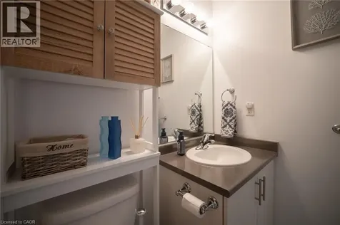 35 Southshore Crescent Hamilton ON L8E 0J2