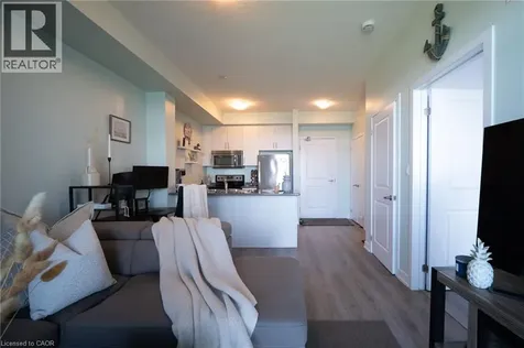35 Southshore Crescent Hamilton ON L8E 0J2