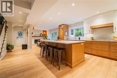 2393 Arnold Crescent Burlington ON L7P 4J2