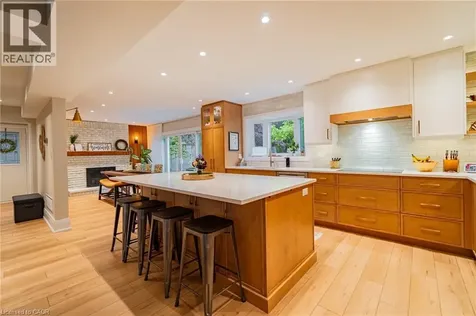 2393 Arnold Crescent Burlington ON L7P 4J2