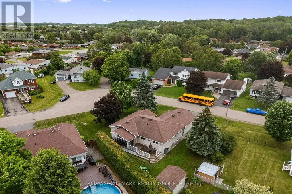 236 Vanier Crescent Renfrew ON K7V 4M9