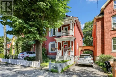 205 Flora Street Ottawa ON K1R 5R6