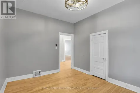 205 Flora Street Ottawa ON K1R 5R6