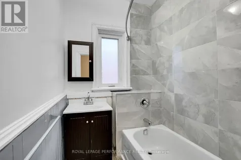 205 Flora Street Ottawa ON K1R 5R6