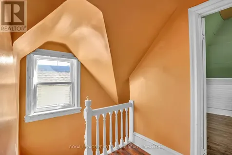 205 Flora Street Ottawa ON K1R 5R6