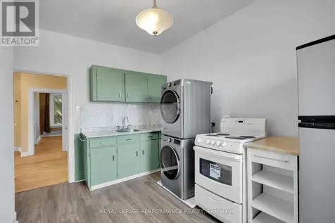 205 Flora Street Ottawa ON K1R 5R6