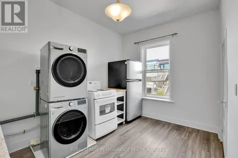 205 Flora Street Ottawa ON K1R 5R6