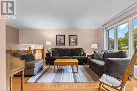 44 Ravenwood Crescent Petawawa ON K8H 3N1