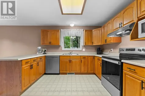 44 Ravenwood Crescent Petawawa ON K8H 3N1