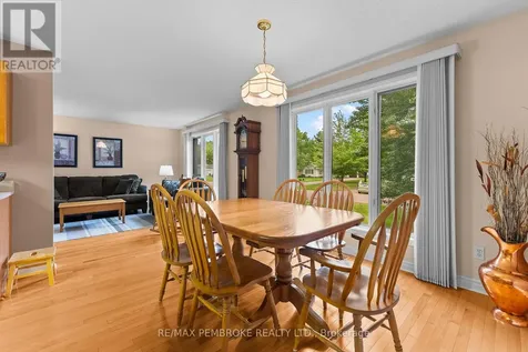 44 Ravenwood Crescent Petawawa ON K8H 3N1