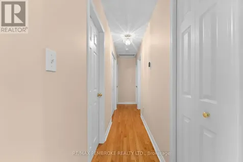 44 Ravenwood Crescent Petawawa ON K8H 3N1