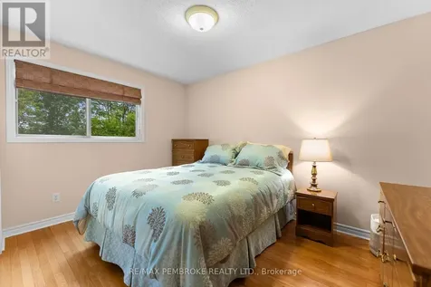 44 Ravenwood Crescent Petawawa ON K8H 3N1