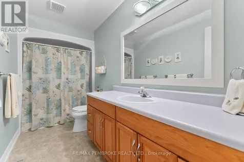 44 Ravenwood Crescent Petawawa ON K8H 3N1