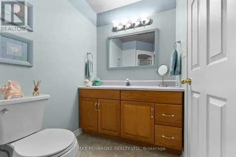 44 Ravenwood Crescent Petawawa ON K8H 3N1
