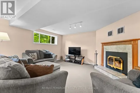 44 Ravenwood Crescent Petawawa ON K8H 3N1