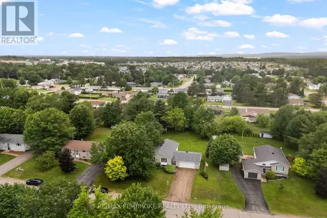 44 Ravenwood Crescent Petawawa ON K8H 3N1