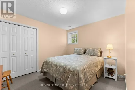 44 Ravenwood Crescent Petawawa ON K8H 3N1