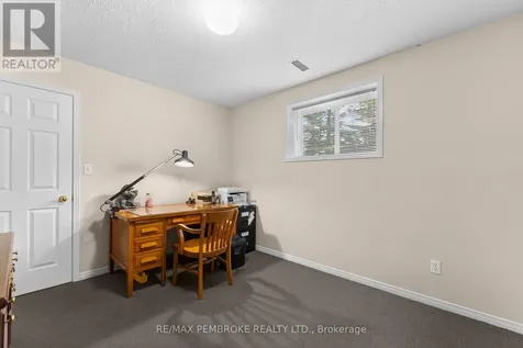 44 Ravenwood Crescent Petawawa ON K8H 3N1