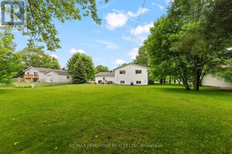 44 Ravenwood Crescent Petawawa ON K8H 3N1