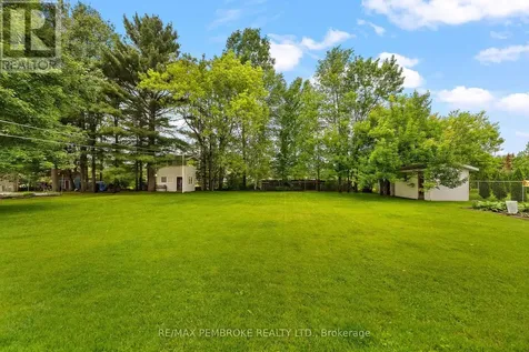 44 Ravenwood Crescent Petawawa ON K8H 3N1