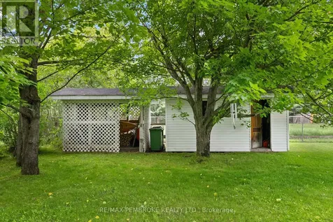 44 Ravenwood Crescent Petawawa ON K8H 3N1