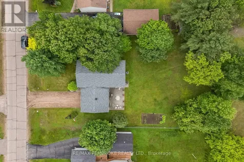 44 Ravenwood Crescent Petawawa ON K8H 3N1