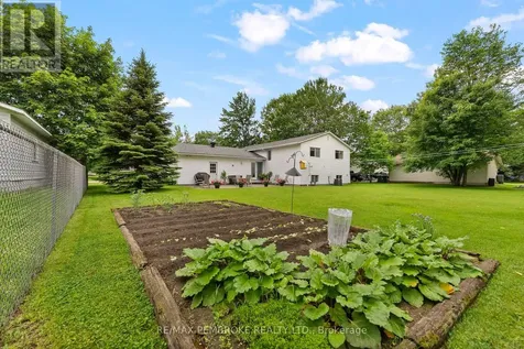 44 Ravenwood Crescent Petawawa ON K8H 3N1