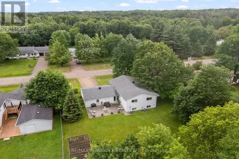 44 Ravenwood Crescent Petawawa ON K8H 3N1