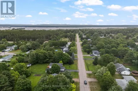 44 Ravenwood Crescent Petawawa ON K8H 3N1