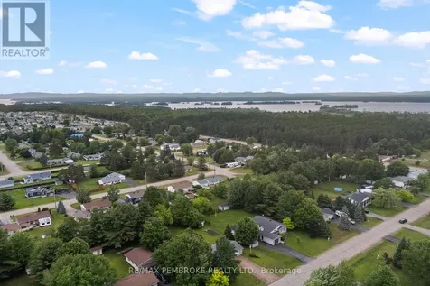 44 Ravenwood Crescent Petawawa ON K8H 3N1